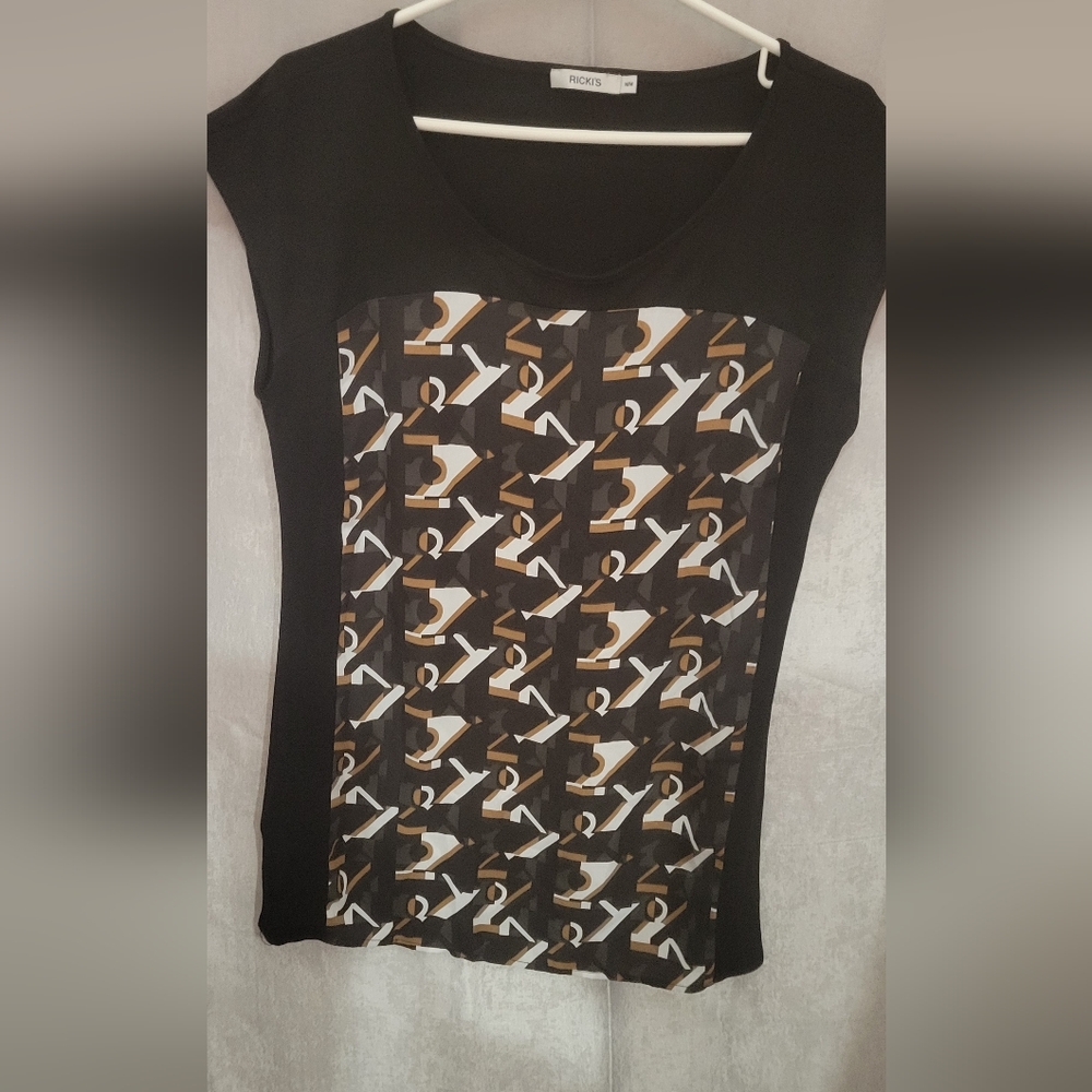 Women's short sleeve Ricki's brand shirt